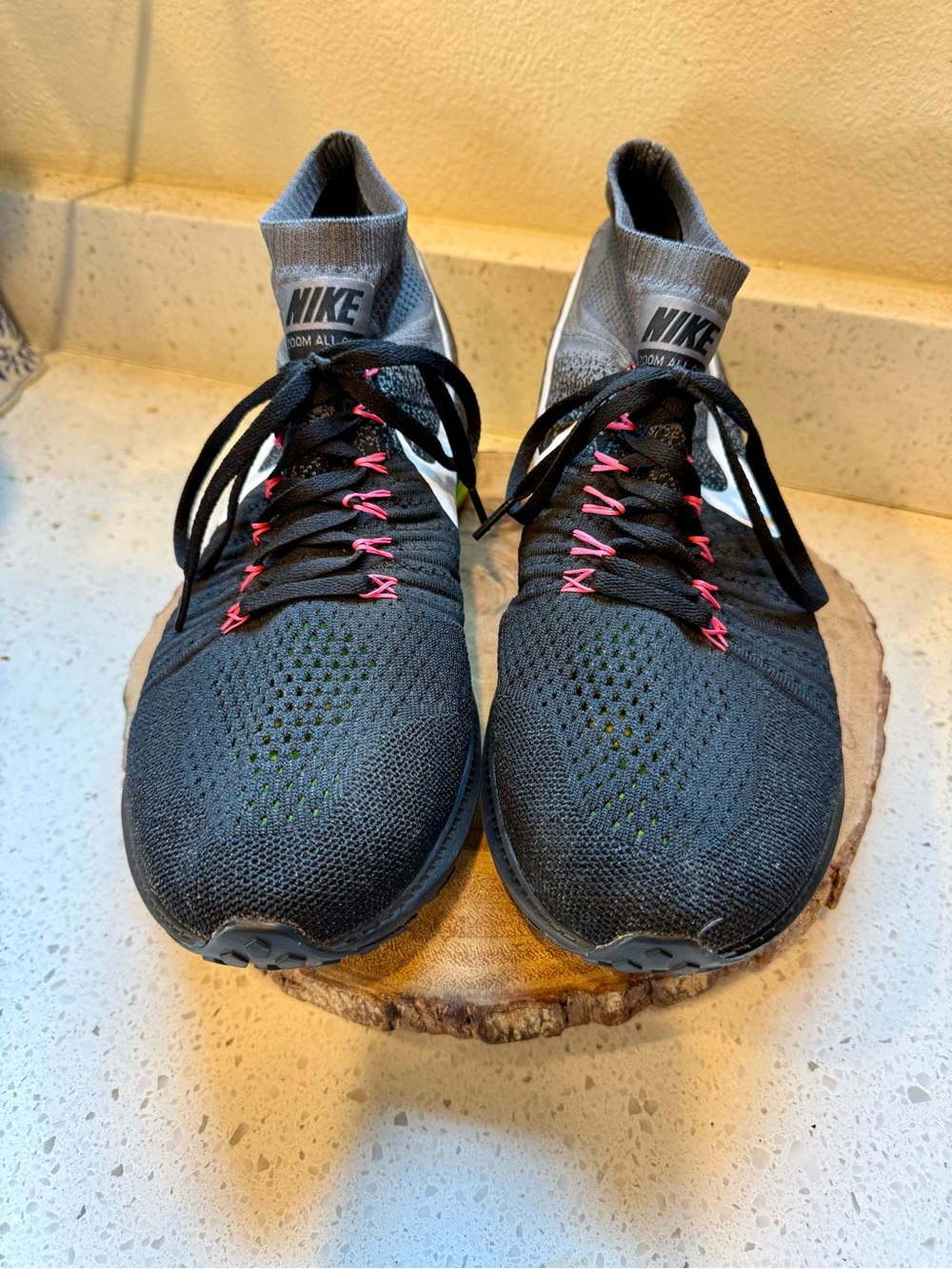 Nike Flyknit Zoom Mid-Top Running Shoe - Picture 3 of 8